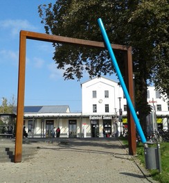 Skulptur "Pilgerstab" am Bahnhof in Soest (Foto: Altertumskommission/U. Steinkrüger)