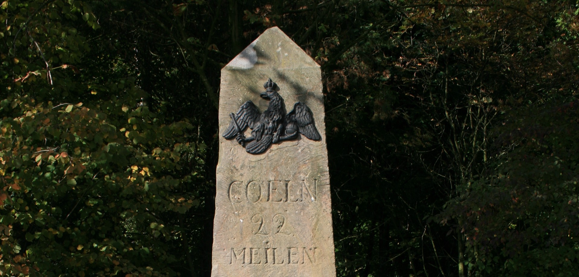 Preußischer Meilenstein an der B1 bei Salzkotten (Altertumskommission).