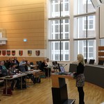 Kulturdezernentin Dr. Rüschoff-Thale begrüßt die Teilnehmer/Innen (vergrößerte Bildansicht wird geöffnet)