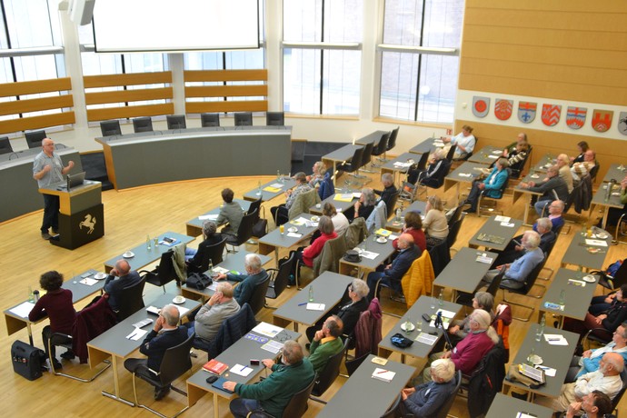 Blick vom Podium aus auf den Vortrag von Markus Ende (Potthoff/AKo)